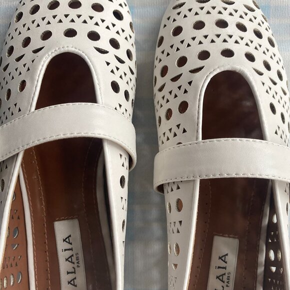 Alaïa's White, Hollowed-Out Leather Shoes Feature A Circular Upper And A Single- - Picture 3 of 7